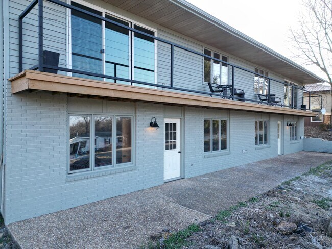 Foto del edificio - 350 Campbell Point Rd