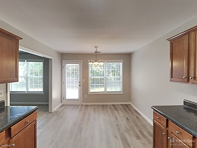 Building Photo - 5761 Castlebrook Dr