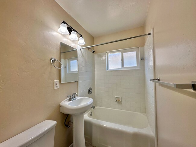 Foto del edificio - 2118-2120 Reed Ave