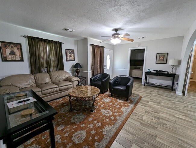 Building Photo - 2907 Briarwick Ln