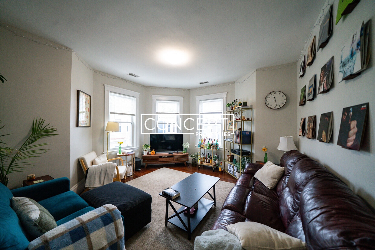 Primary Photo - 724 Parker St