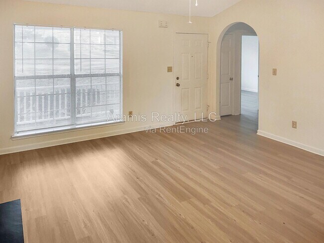 Building Photo - 6843 Saganaw Dr