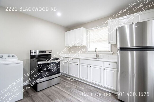 Foto del edificio - 2221 Blackwood Rd