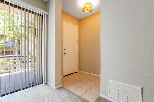 Entry - 5711 Owensmouth Ave