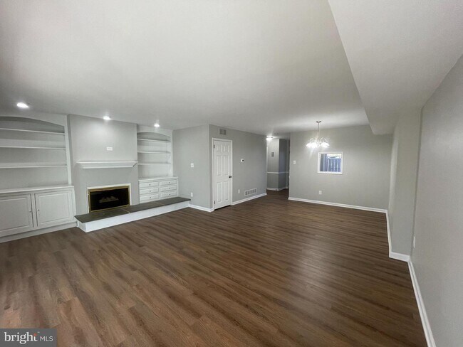 Foto del edificio - 7 Twin Brooks Dr