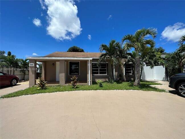 Foto del edificio - 621 NE 2nd Pl