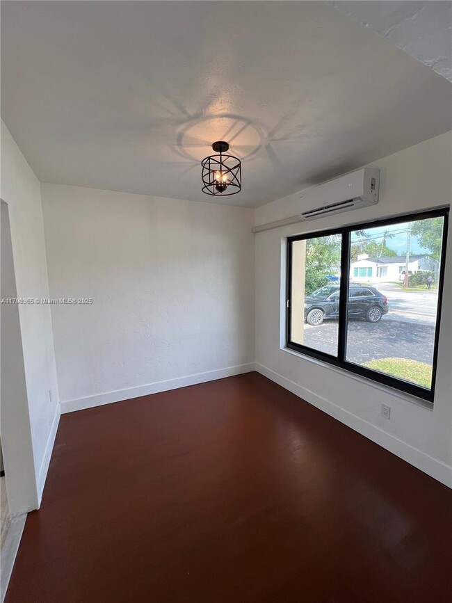 Foto del edificio - 130 NW 103rd St