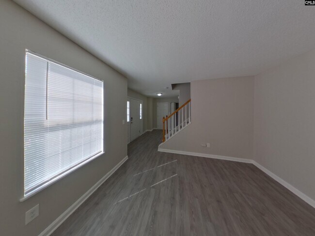 Building Photo - 204 Cottonwood Way