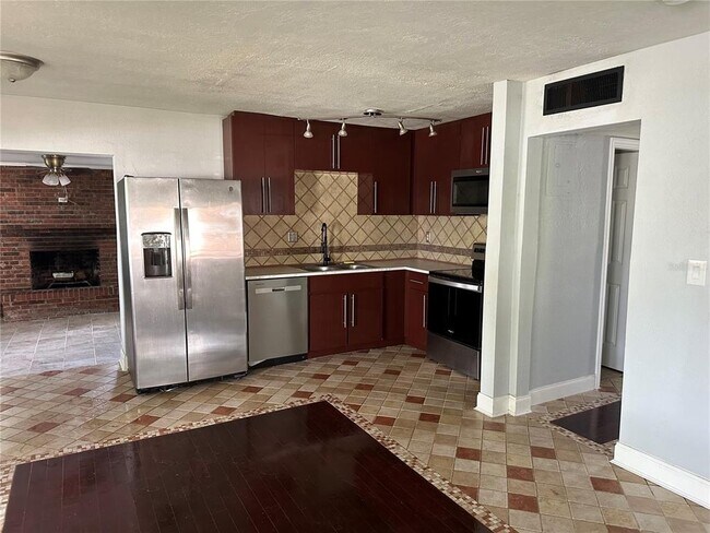 Building Photo - 814 Agnes Dr