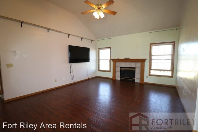 Building Photo - 4 br, 3 bath House - 608 Chadwick Ct