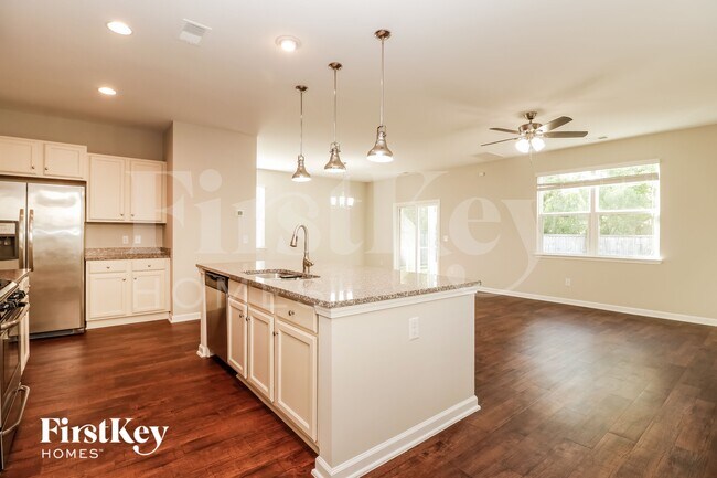 Foto del edificio - 516 Glady Rd