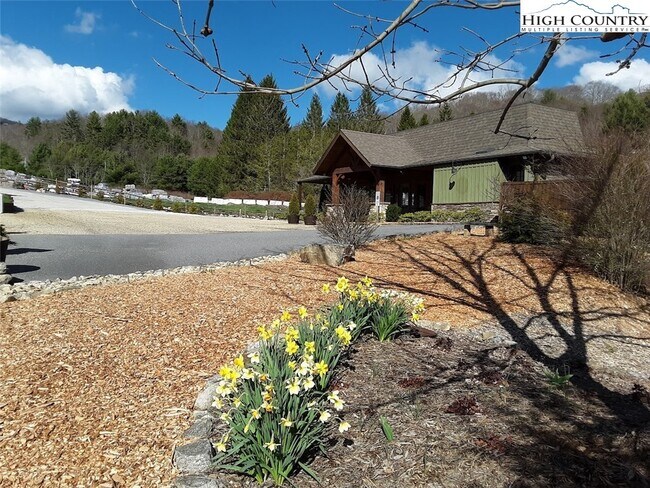 Building Photo - 444 Beech Mountain Pkwy
