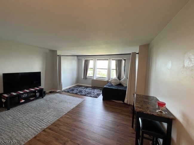 Foto del edificio - 285 Aycrigg Ave