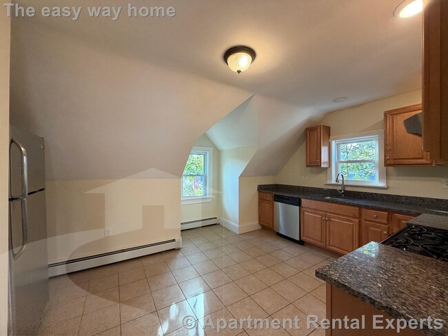 Building Photo - 102 Sycamore St