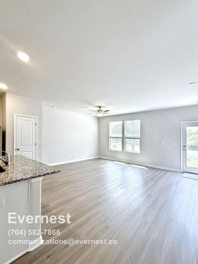 Building Photo - 2160 Willow Gln Dr