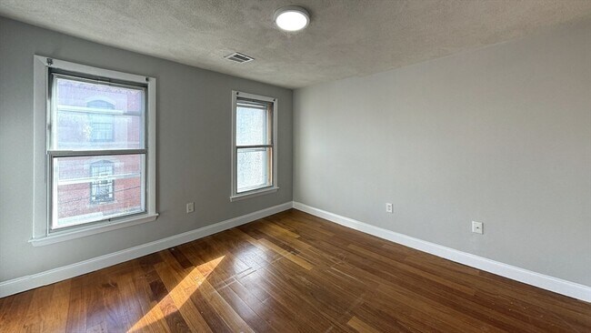 Foto del edificio - 324 Princeton St