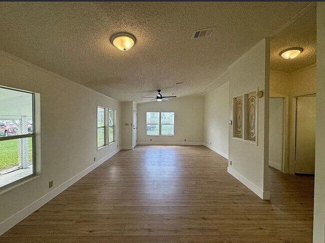 Building Photo - 644 Jeremy Dr