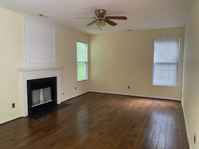 Foto del edificio - Available NOW in the Villages of Westminster in Williamsburg!
