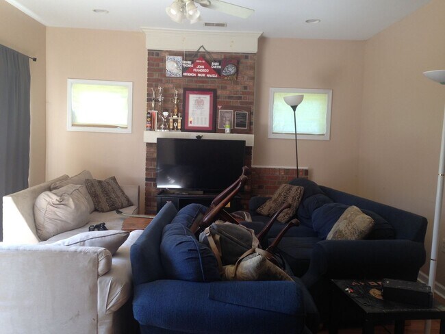 Foto del edificio - Rider/TCNJ Students!!! Great 4 Bedroom/2 Full Bath Home Near TCNJ and Rider! Recently Renovated! ...