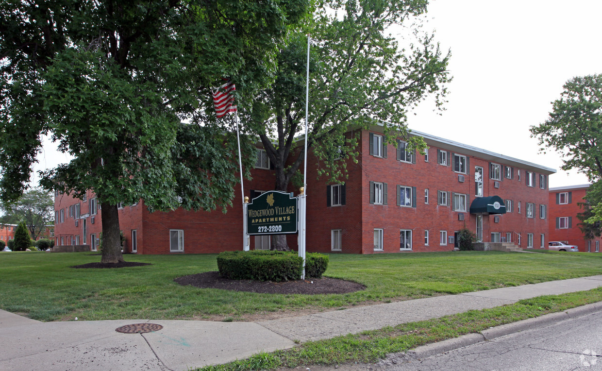 Foto del edificio - Wedgewood Village Apartments