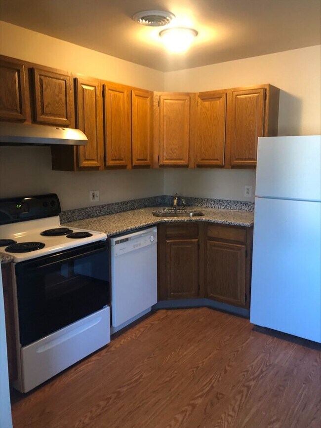 Foto del edificio - 811-4 N VAN BUREN St. Apt 4