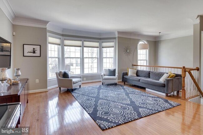Building Photo - 8832 Royal Doulton Ln