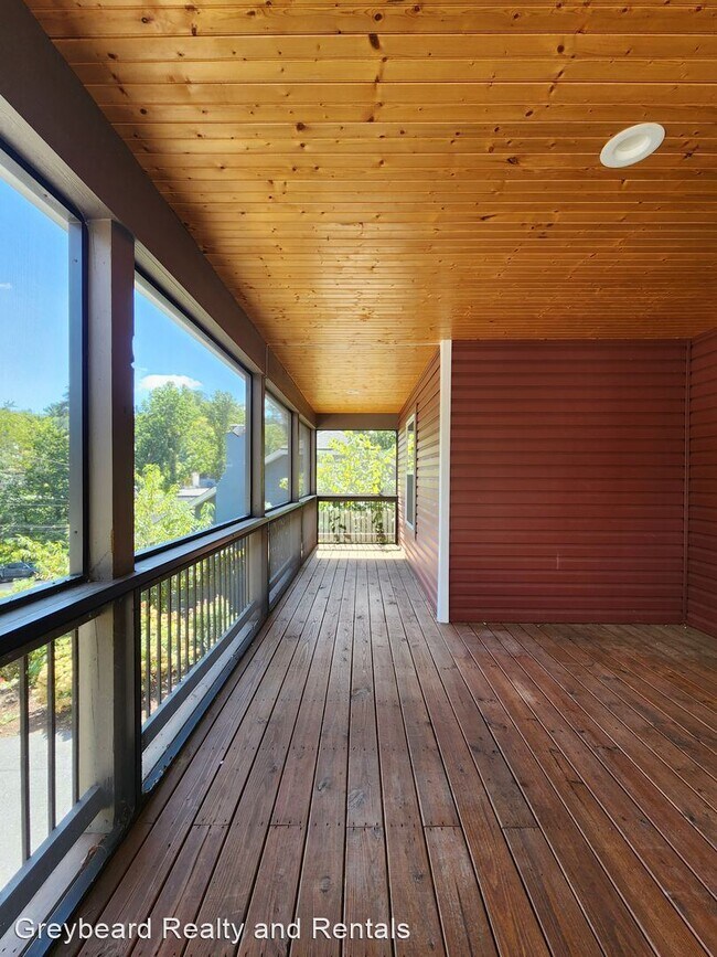 Foto del edificio - 3 br, 2 bath House - 166 Laurel Loop