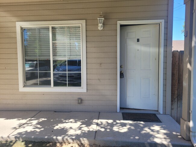 Foto del edificio - 1415 E Maple St