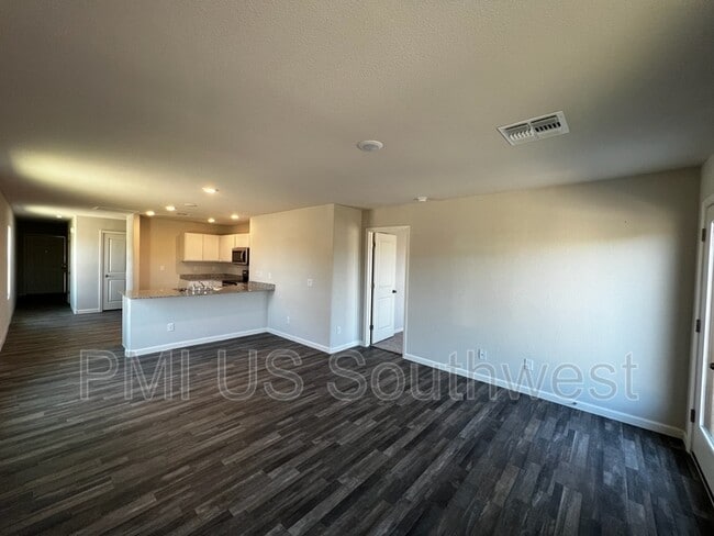 Building Photo - 2401 Jasmine Dr