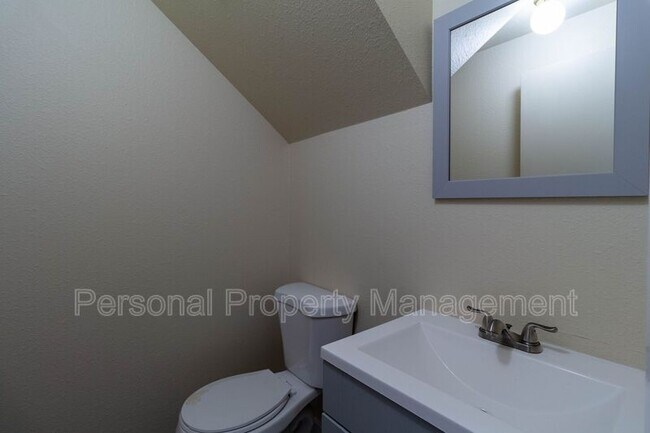 Building Photo - 1327 Z St
