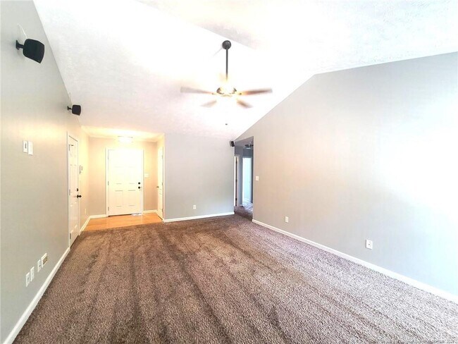 Foto del edificio - 2252 Cliff Swallow Drive