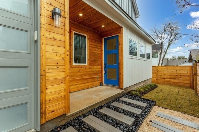 Building Photo - 3009 Kuhlman Ave