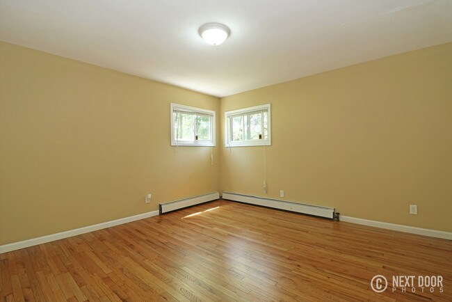 Building Photo - 392 Firwood St