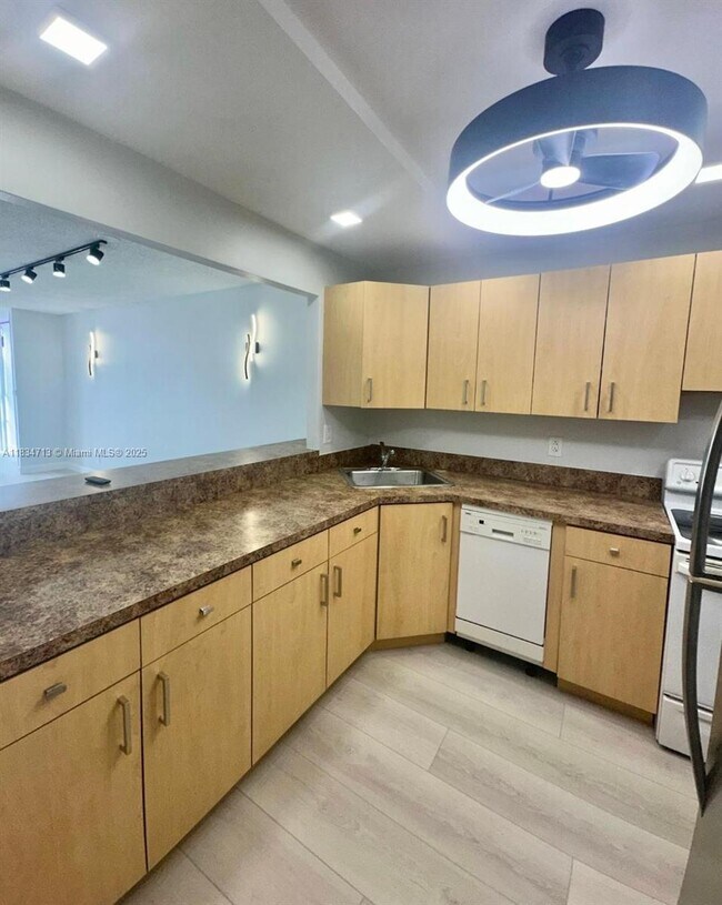 Foto del edificio - 701 Three Islands Boulevard