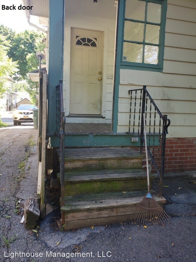 Building Photo - 3 br, 1 bath House - 682 Parsells Ave.
