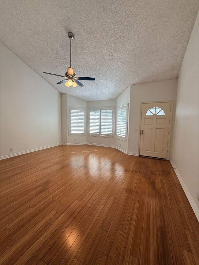 Foto del edificio - Private 2 Bed 2 Bath Single-Story Living in West Anaheim