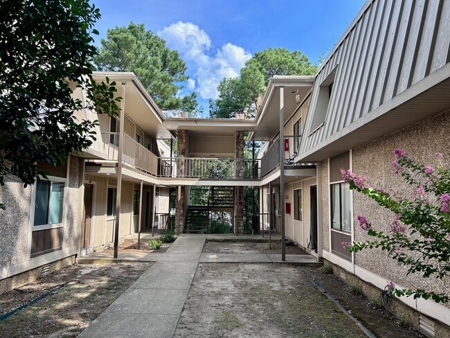 Building Photo - Indiandale Apartments
