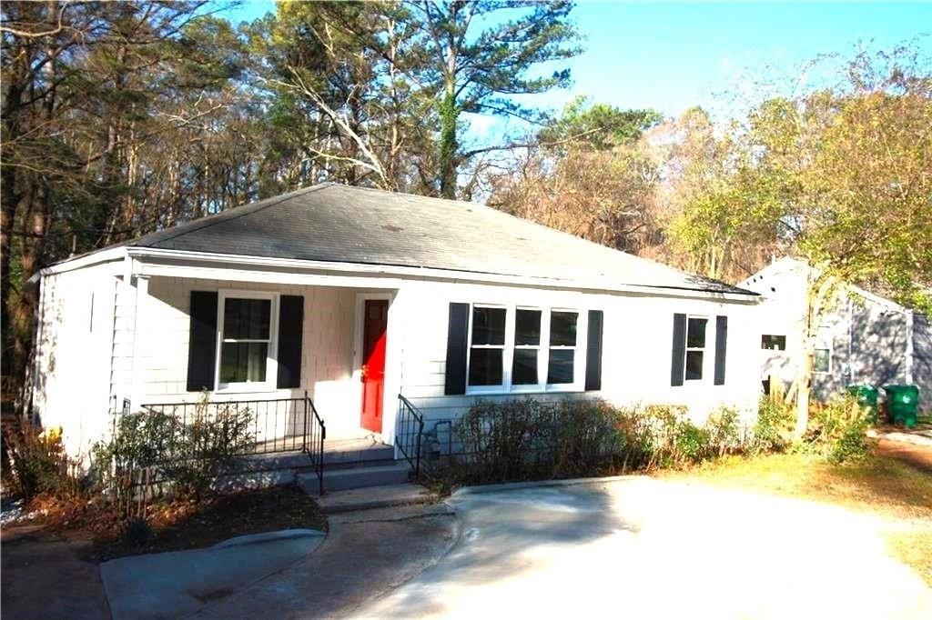 Primary Photo - 1040 Shepherds Ln NE