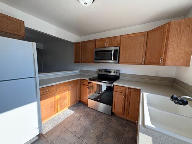 Foto del edificio - Beautiful 2-bedroom, 1.5-bath Townhome in the heart of Rohnert Park