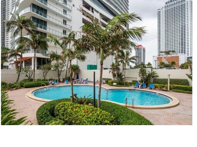 Building Photo - 4001 S Ocean Dr