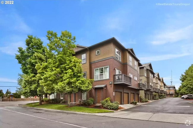 Building Photo - 1000 SW 170th Ave