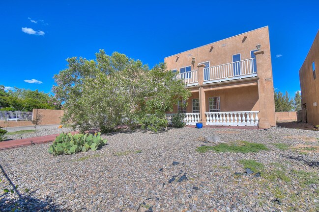 Building Photo - 3200 Vista Grande Dr