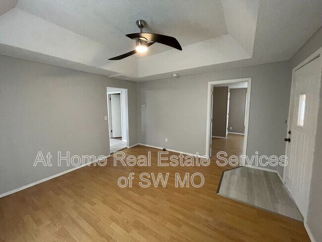Foto del edificio - 618 W Harrison St