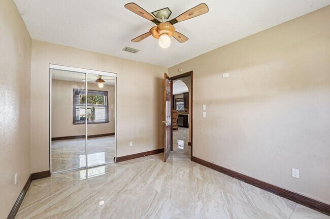Foto del edificio - 12356 61st Ln N