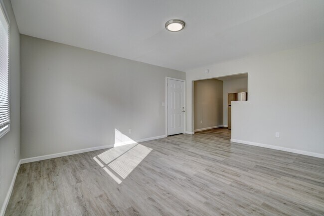 Foto del edificio - Garden Square Apartments