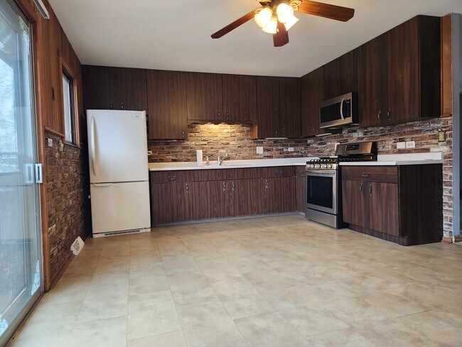 Building Photo - 7713 Brookhaven Ave