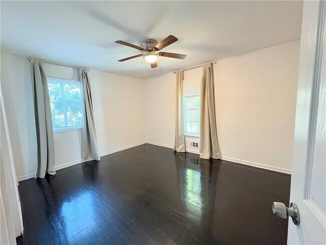 Foto del edificio - 850 James St NW