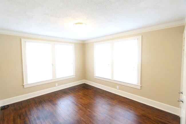 Building Photo - 1605 4th Terrace W