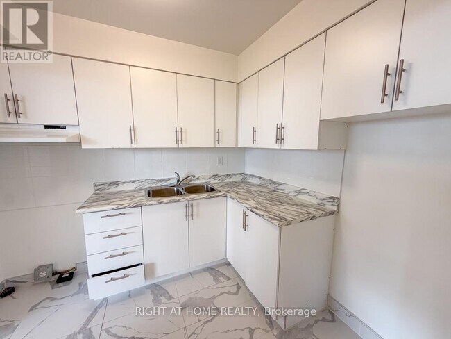 Building Photo - 1440 Lawrence Ave W