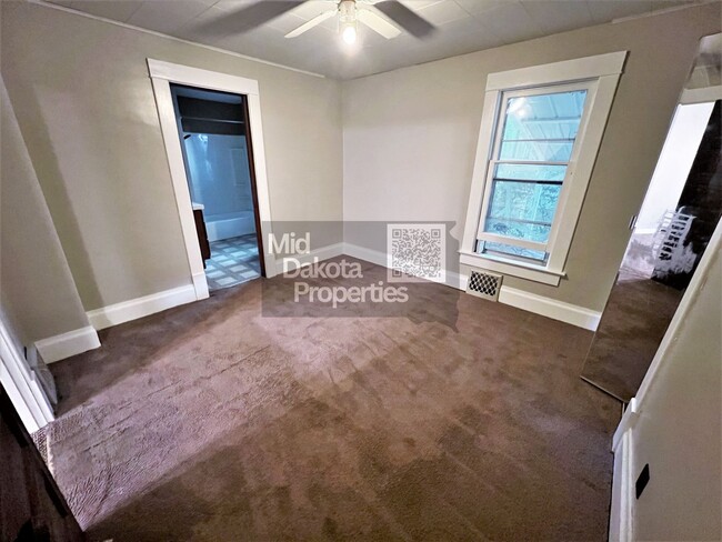 Foto del edificio - 908 E 3rd- 2 bed
